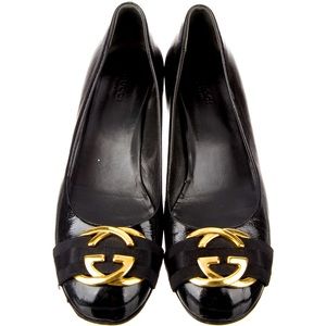 Gucci Interlocking G logo patent leather pump